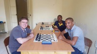 MF Diogo Alho vs Gil Teixeira (campeão nacional SR) com presidente da AX Praia, António David Anes, espreitando